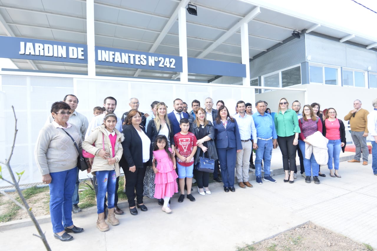 Inauguracion-de-jardin-de-infantes-242-19-09-25-03