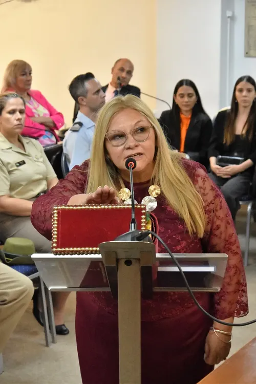 Sesion-Extraordinaria-Juramento-de-Carmen-Britto-23-12-04-12