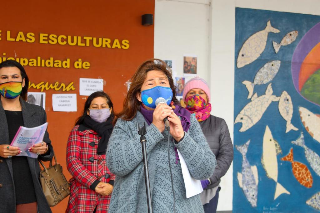 Gladis-Cristaldo-Recibe-la-bandera-trans-21-08-12-03