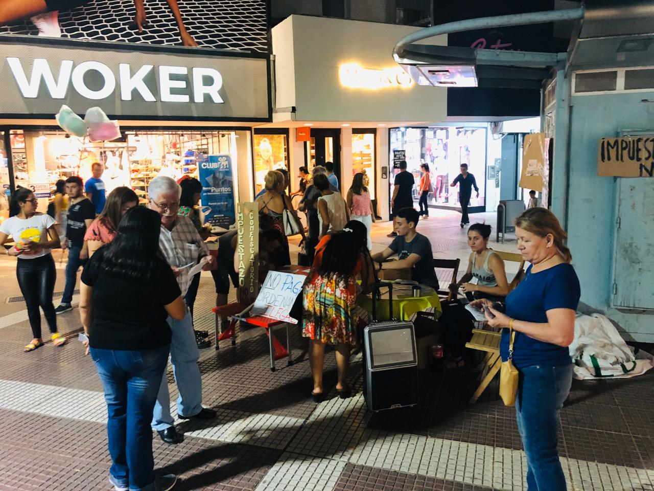 Vecinos-Autoconvocados-Peatonal-20-03-07-202