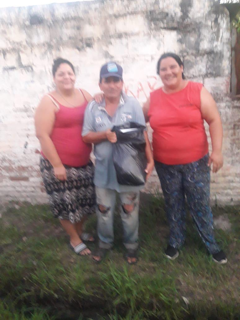 Entrega-de-mercaderia-en-Villa-Itati-20-03-29-02