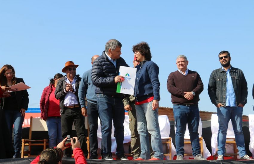 Entrega-de-viviendas-barrio-Emerenciano-19-09-20-03