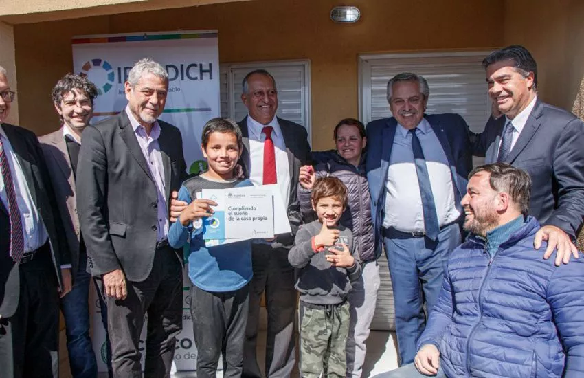 Jorge-Capìtanich-Alberto-Fernandez-22-08-11-02