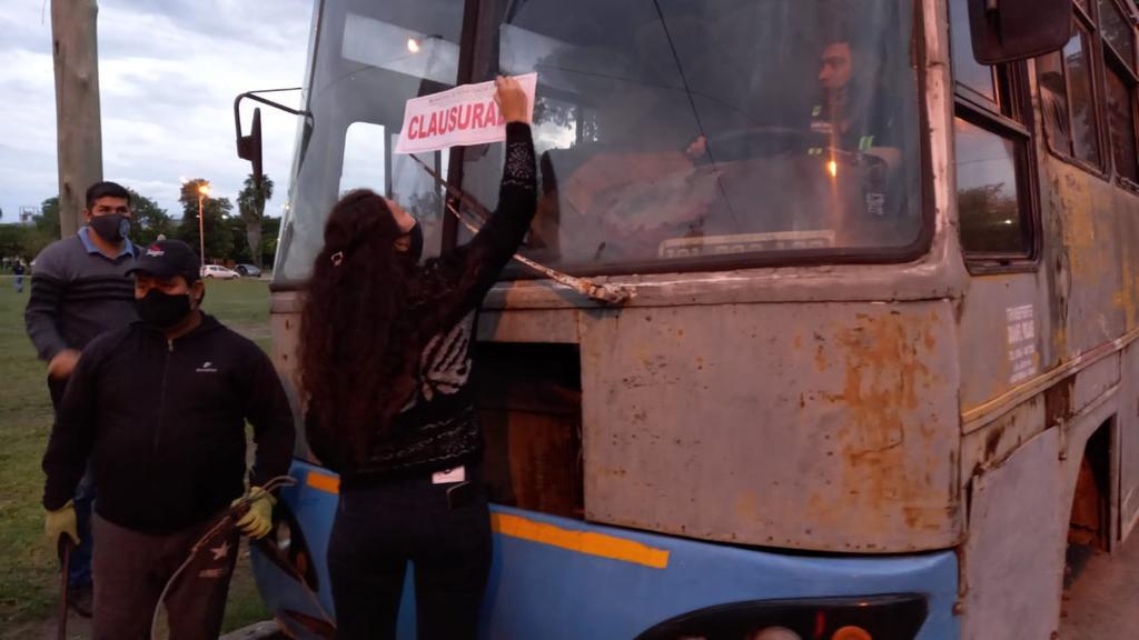 Desalojo-de-carros-de-comidas-21-02-10-03