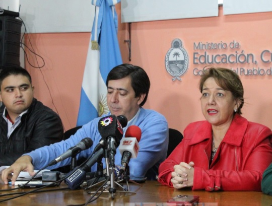 gustavo-martinez-presidente-del-concejo-municipal-de-resistencia-y-marcela-mosqueda-ministra-de-educacion
