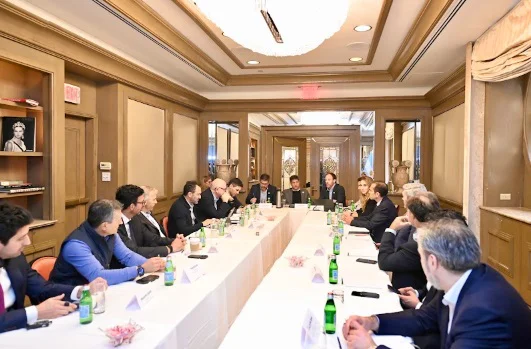 Axel-Kicillof-representantes-de-fondos-de-inversion-NY-26-09-23-02