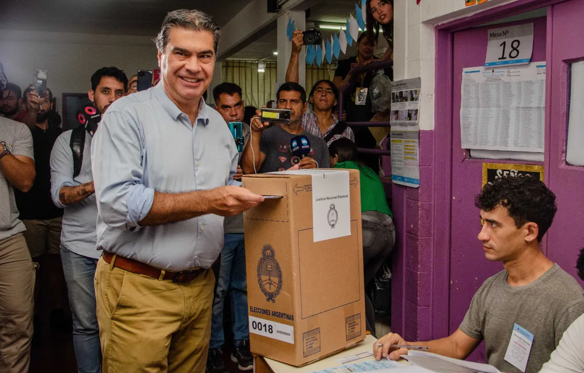 Jorge-Capitanich-emite-su-voto-en-Resistencia-2023-10-22