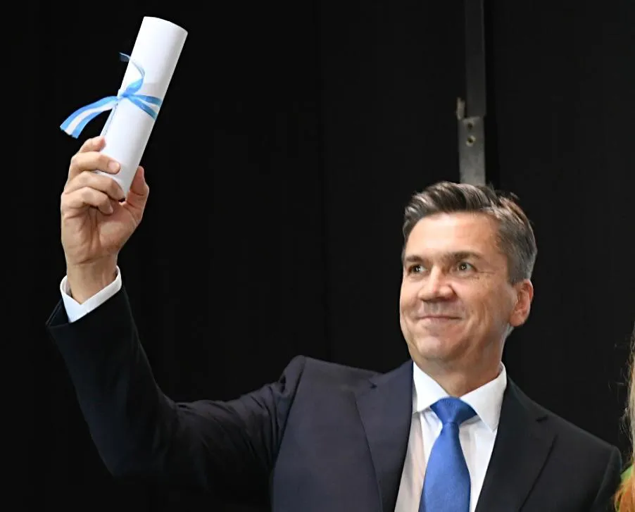 Leandro-Zdero-Diploma-gobernador-electo-23-11-21-02