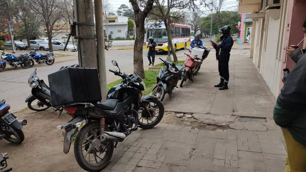 Inspectores multan a integrantes de la Cooperativa de Motomandados