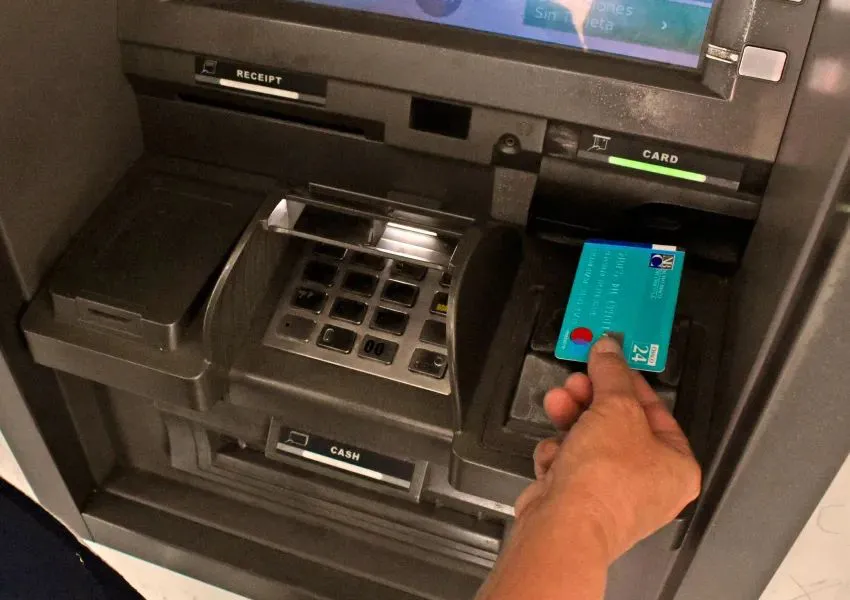 Cajero-automatico-25-09-16-01