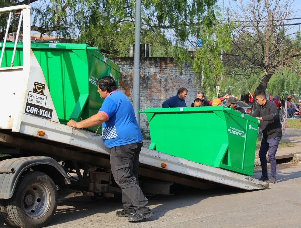 Contenedores-de-residuos-San-Cayetano-24-06-05-02