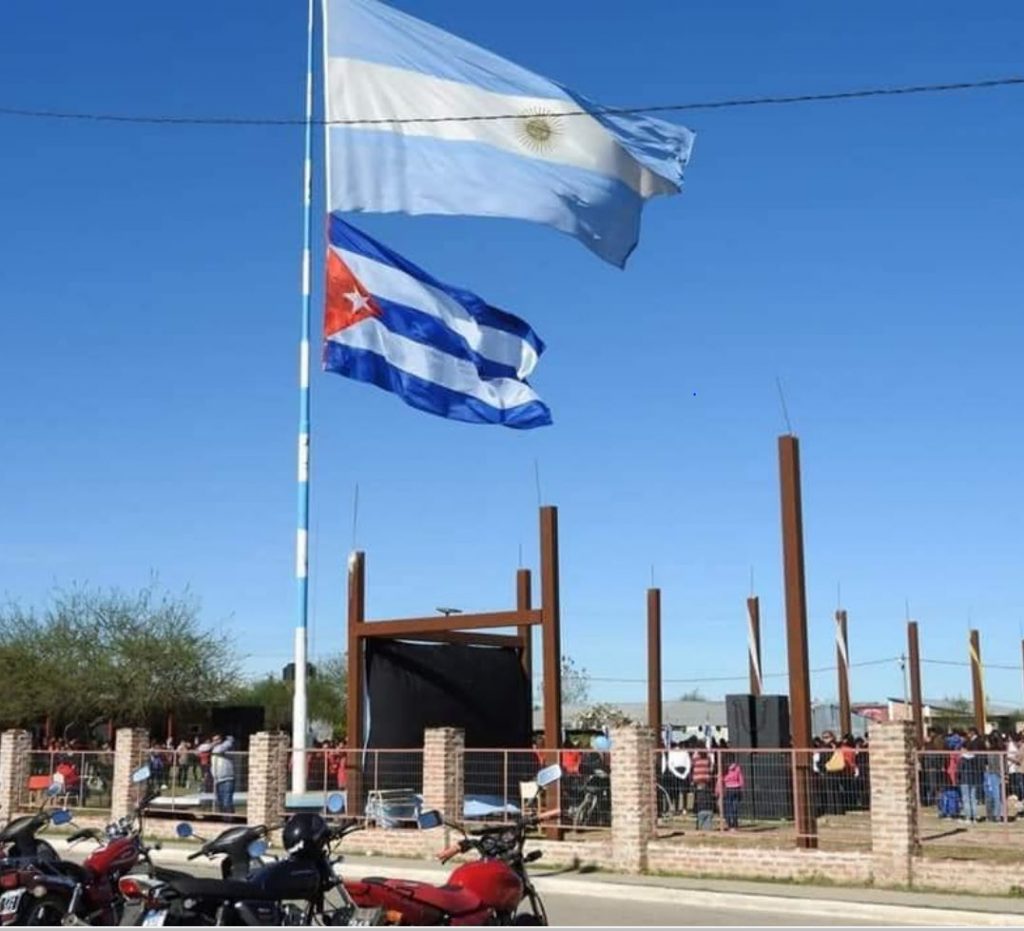 La bandera de Cuba volver a flamear en una escuela del Chaco