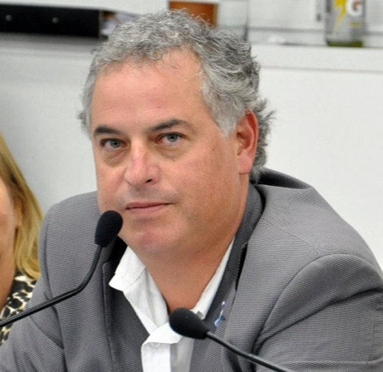 Diputado-Hugo-Dominguez-01