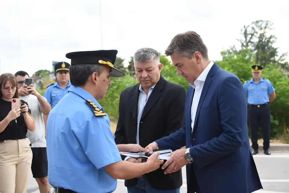 Entregan-vehiculos-recuperados-de-la-gestion-anterior-24-01-15-02