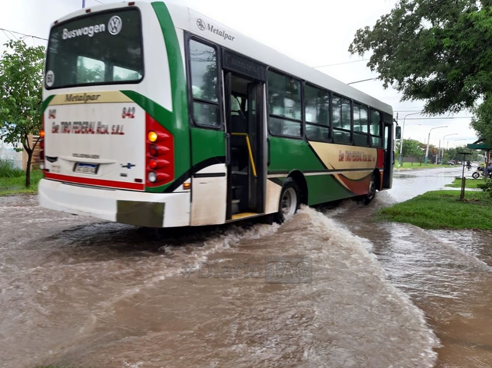 Colectivo-Linea-12-dia-de-lluvia-01