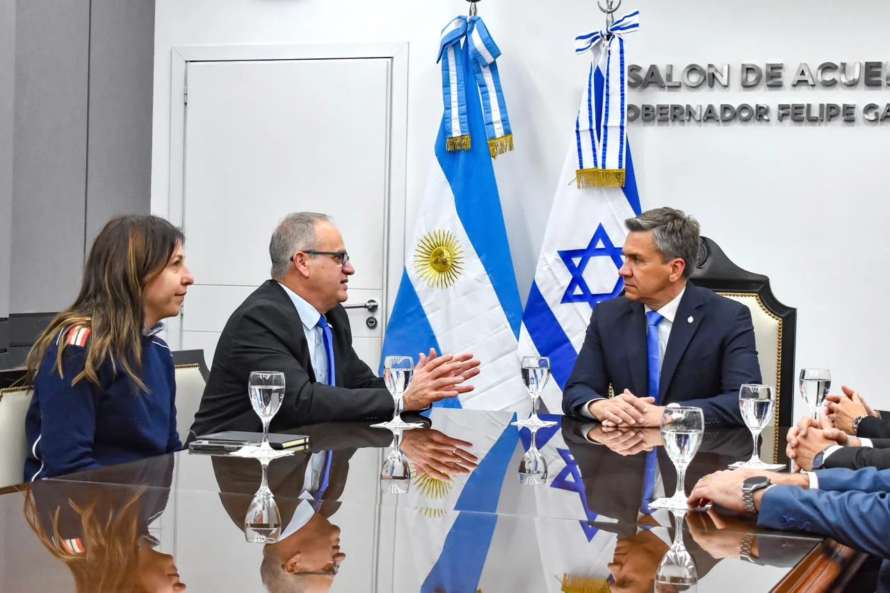 Leandro-Zdero-embajador-Israel-Eyal-Sela-26-07-08-06