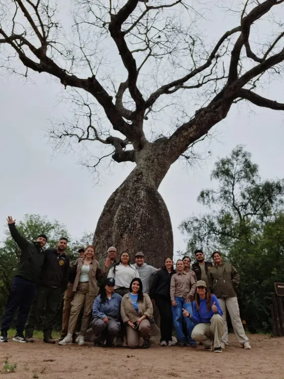 Estudiantes-turismo-El-Impenetrable-26-09-15-04