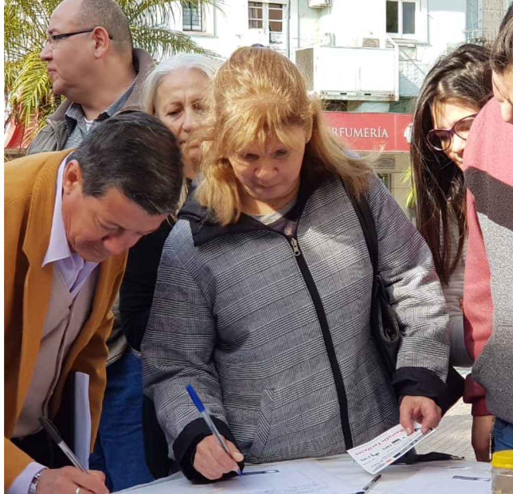 Unidad-Ciudadana-fimas-contra-el-tarifazo-18-06-22-03