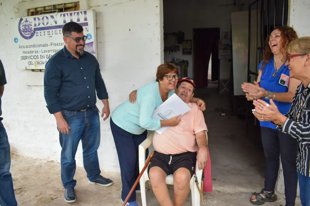 Entrega-de-titulos-de-propiedad-24-04-08-01