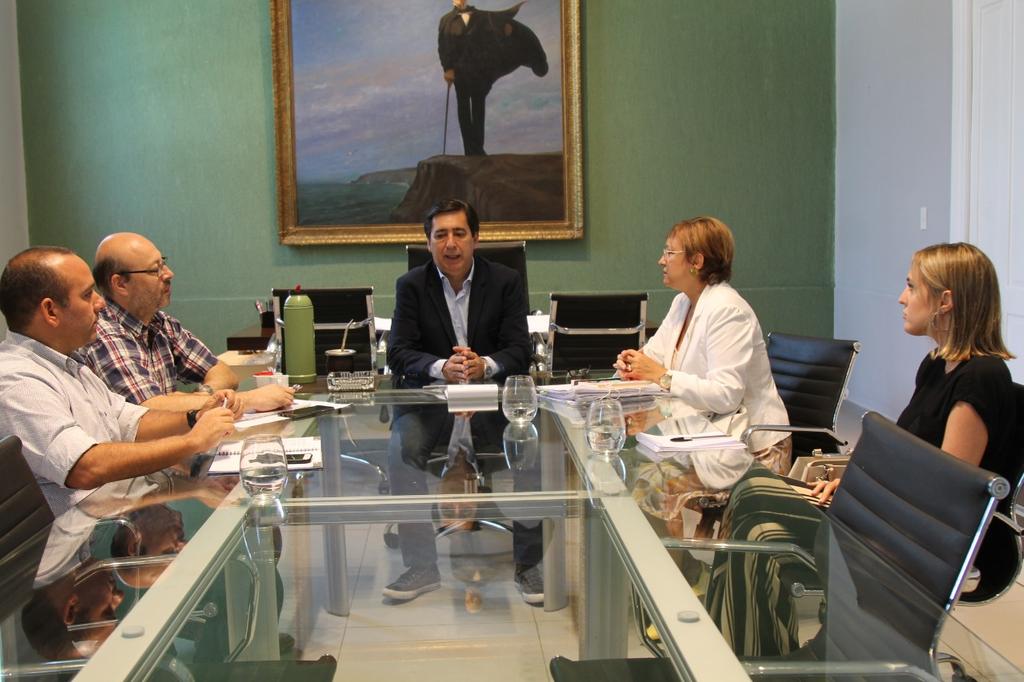 Gustavo Martìnez junto a la defensora general Alicia Alcalà evalúan situación del predio María Sara Gustavo Martìnez junto a la defensora general Alicia Alcalà evalúan situación del predio María Sara