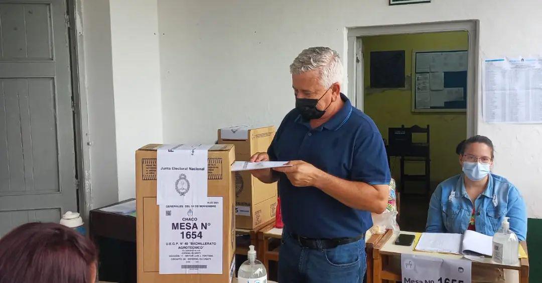 Juan-Carlos-Polimi-emite-su-voto -01