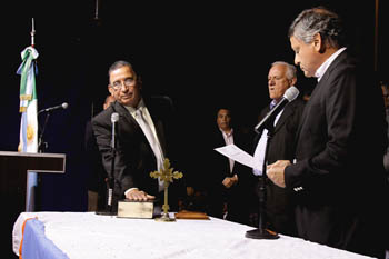 Juramento de Roberto Encina como intendente de Margarita Belén 16-09-01-01