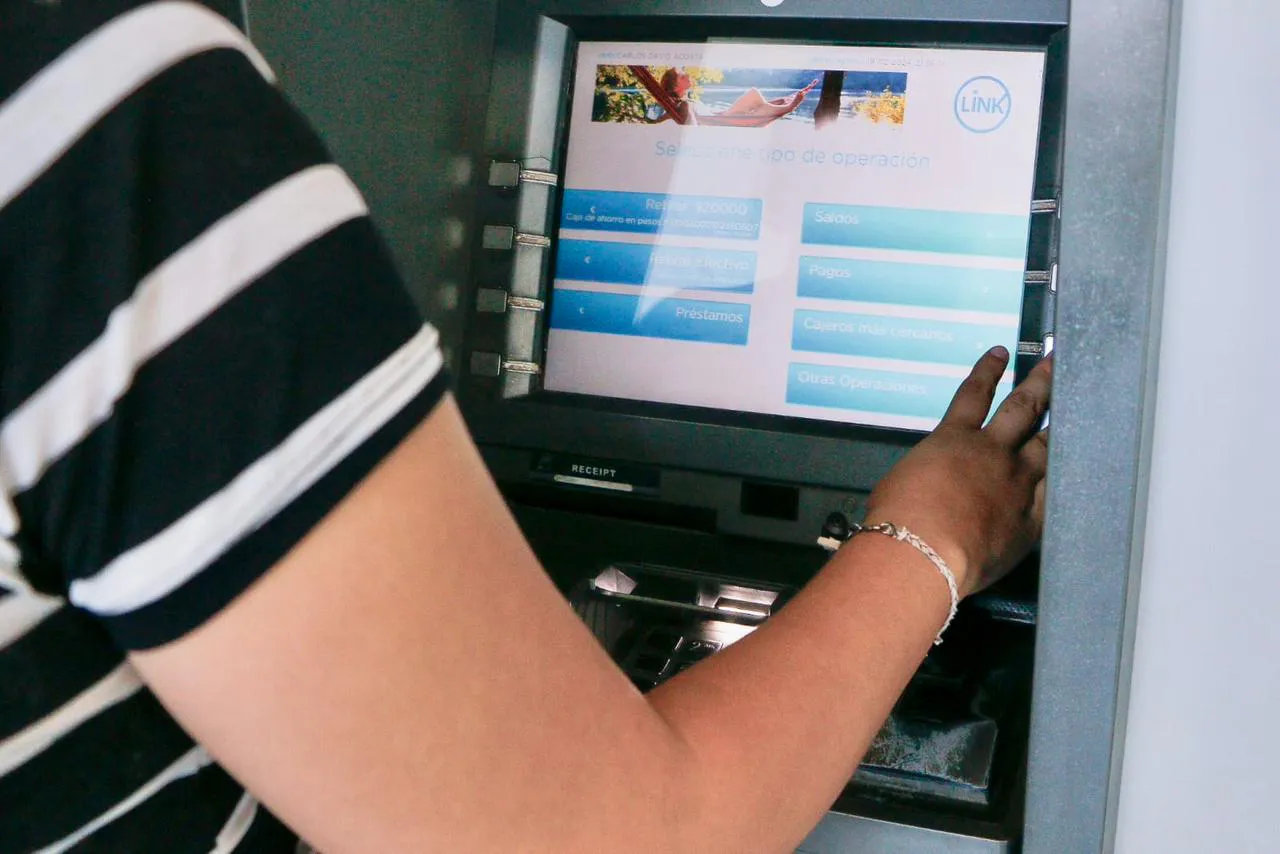 Cajero-automatico-24-07-30-01