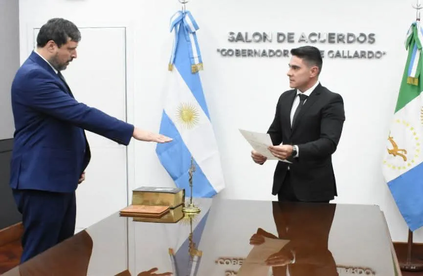 acto-de-juramento-de-Francisco-Castelan-como-subsecretario-de-gobierno