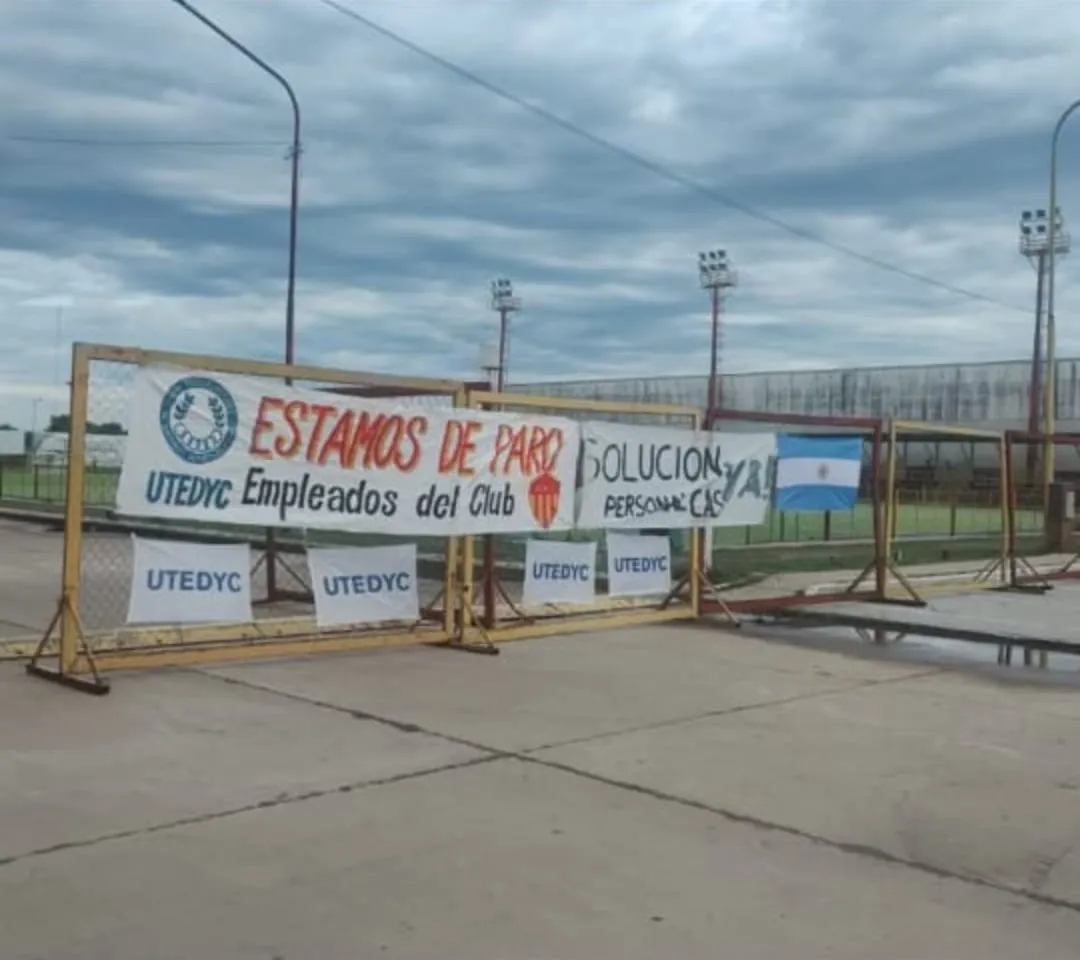 Trabajadores-del-club-Sarmiento-25-06-02-02