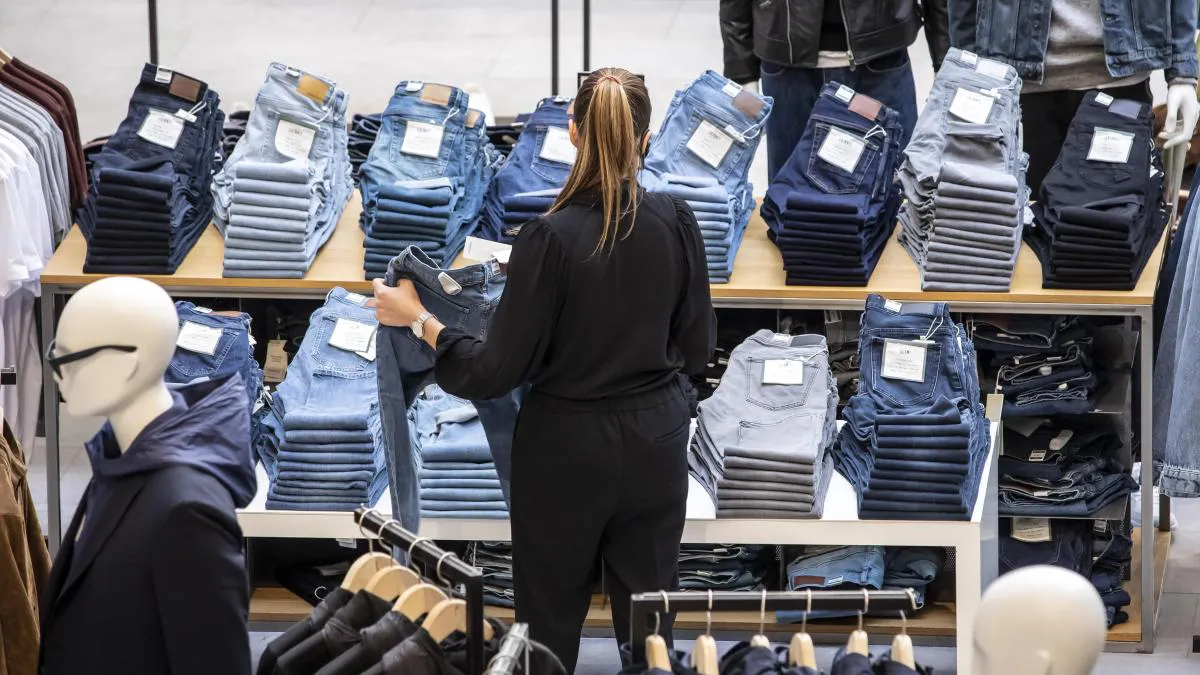 Black-Friday-12-07-22-02