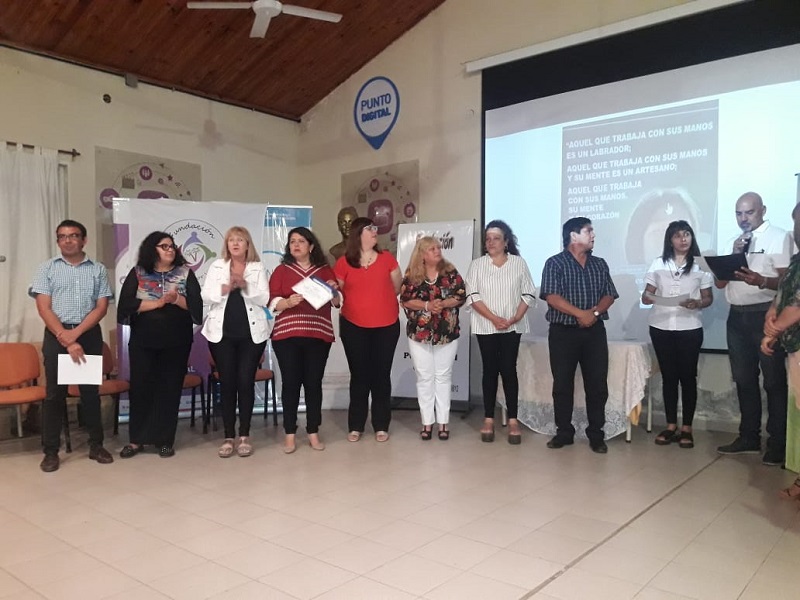 Entrega de certificados de la Fundacion Unidos por Vos 18-11-21-02