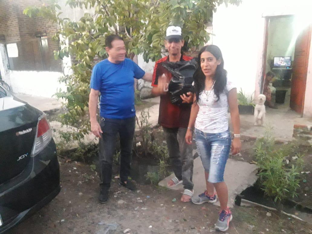 Entrega-de-mercaderia-en-Villa-Itati-20-03-29-03