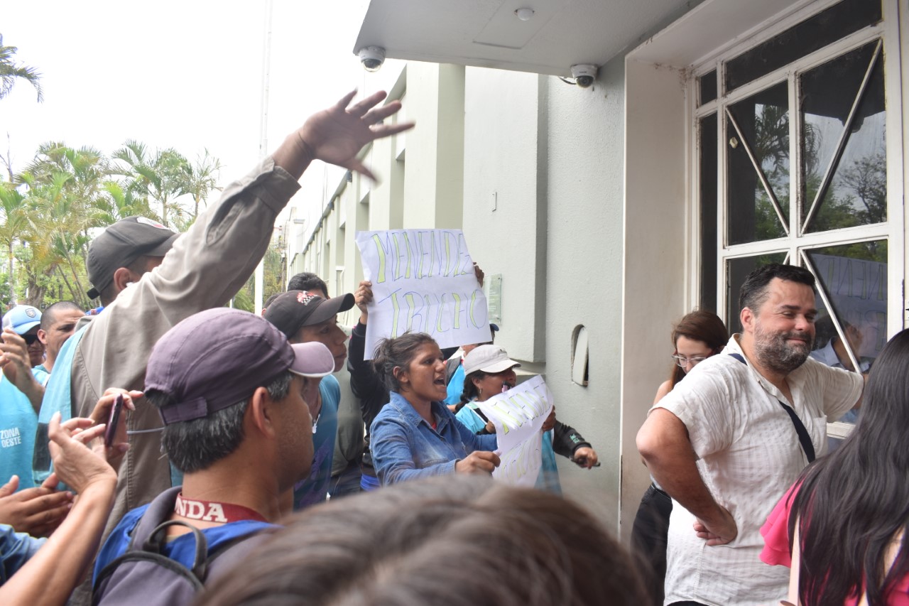 Barrios-de-Pie-Repudio-a-presencia-de-Menendez-en-Chaco-18-11-22-01