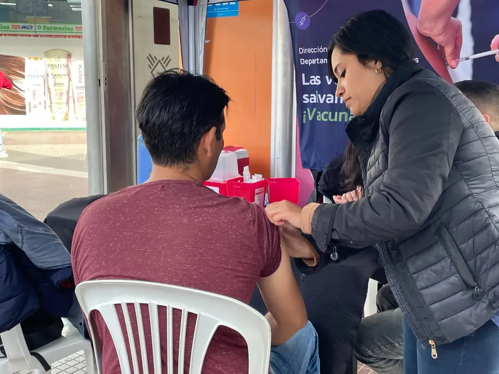 Vacunacion-antigripal-24-06-24-02