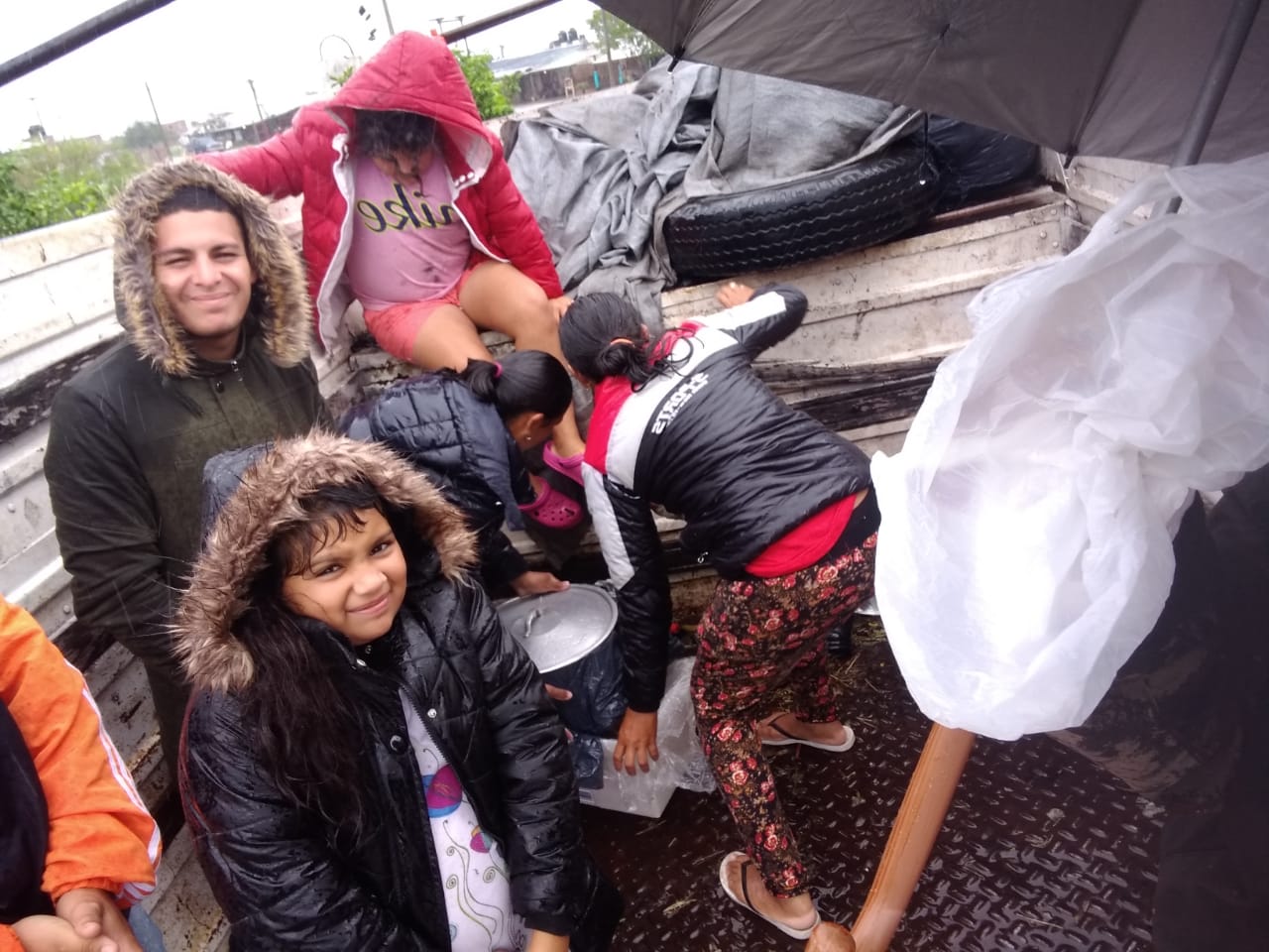 Ayuda-a-afectados-por-lluvias-18-01-10-05