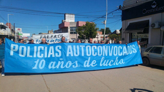 Policias-Autoconvocados-marcha-Saenz-Penia-17-06-11-01