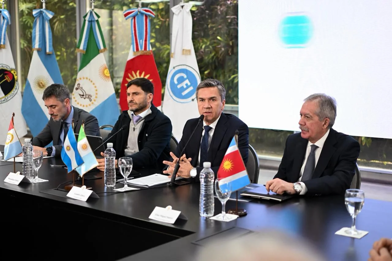 Encuentro-de-gobernadores-de-Bajos-Submeridionales-26-06-25-01
