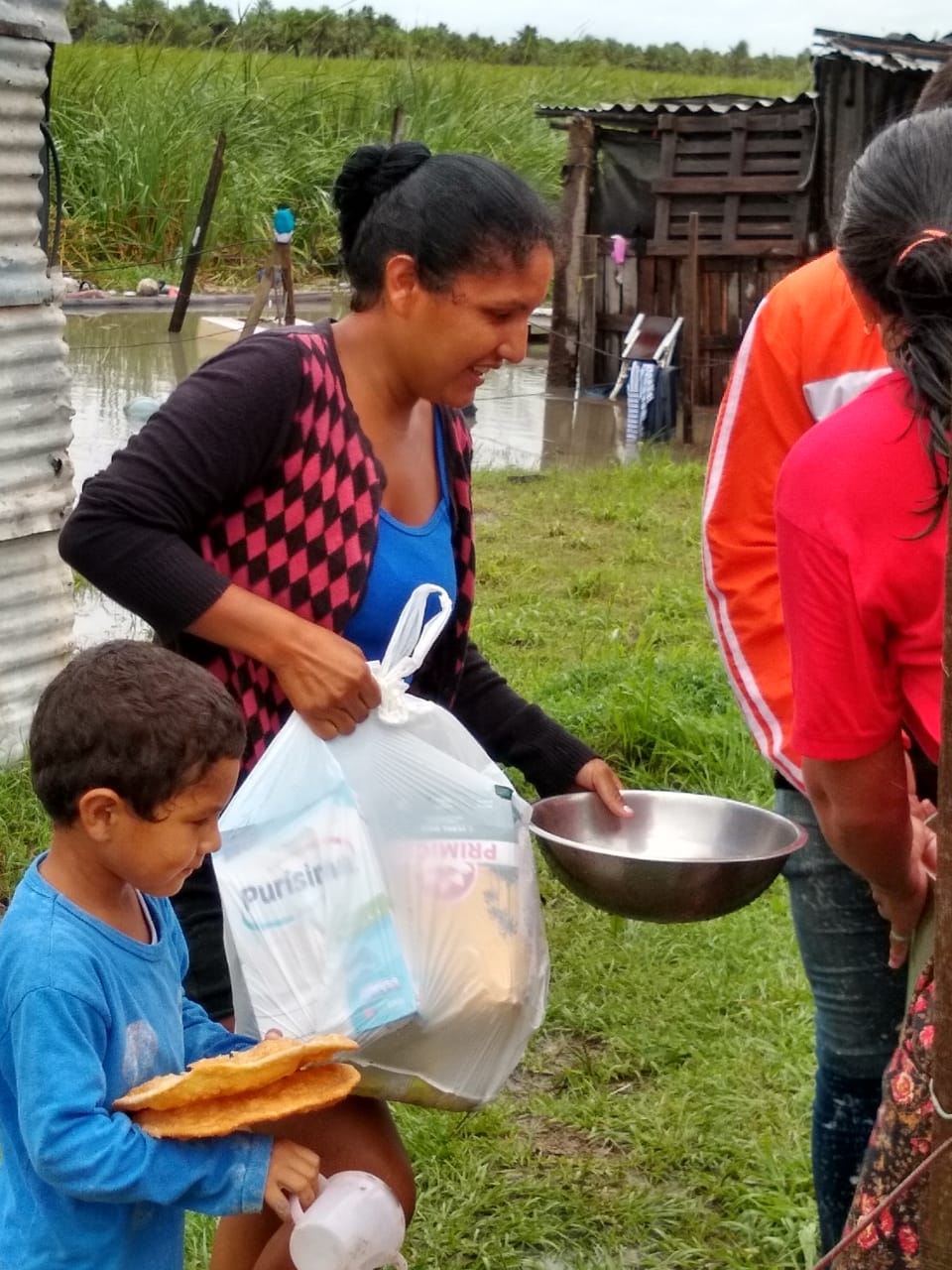 Ayuda-a-afectados-por-lluvias-18-01-10-07