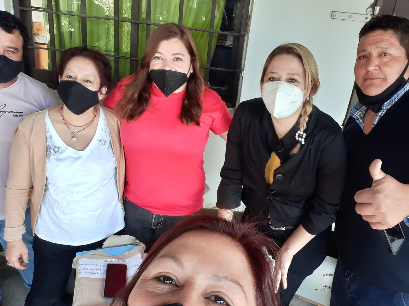 Alicia-Torres-votacion-en-Resistencia-01