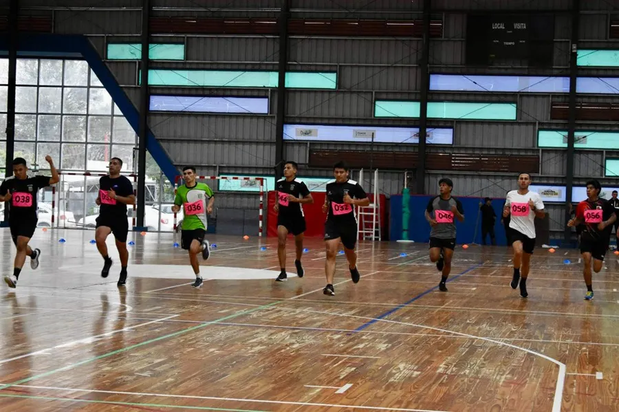 Pruebas-fisicas-a-arbtros-del-NEA-25-08-1904