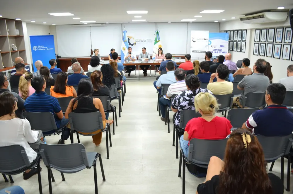 Camara-de-Comercio-de-Resistencia-Conversatorio-sobre-pymes-24-01-15-01