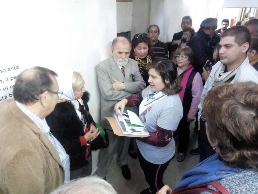 Visita-de-la-Madre-de-Plaza-de-Mayo-Nair-Amodeo-a-la-Casa-por-la-Memoria-19-05-13-01