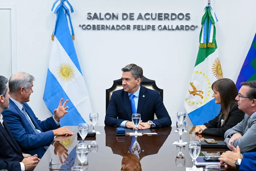 Leandro-Zdero-Peter-Neven-embajador-de-Alemania-25-05-23-04