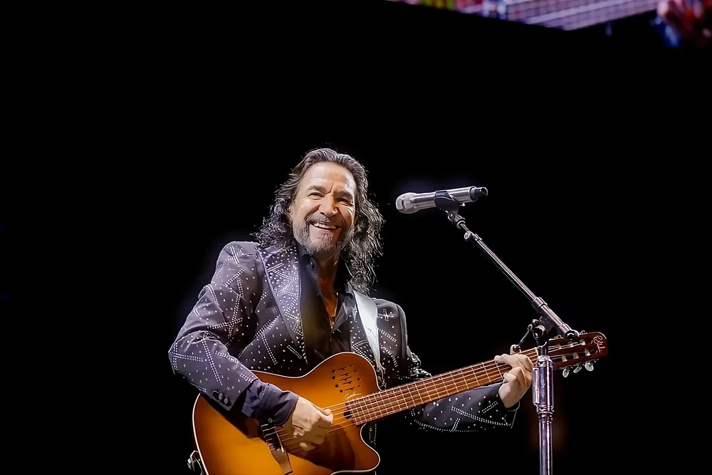 Marco-Antonio-Solis-24-12-06-02