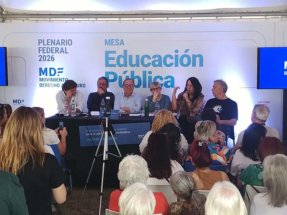 Analía-Flores-Mesa-de-Educación-Publica-26-09-21-02