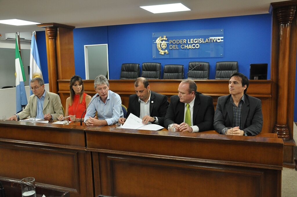 Abogados-proponen-regular-honorarios-18-11-30-01