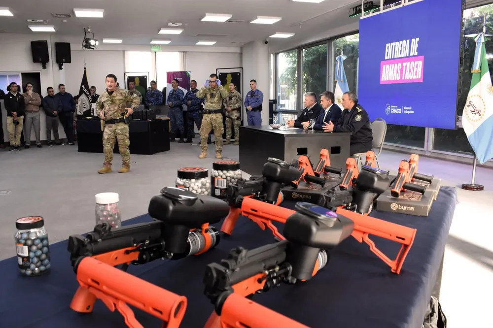 Entrega-de-las-armas-Taser-26-05-19-03