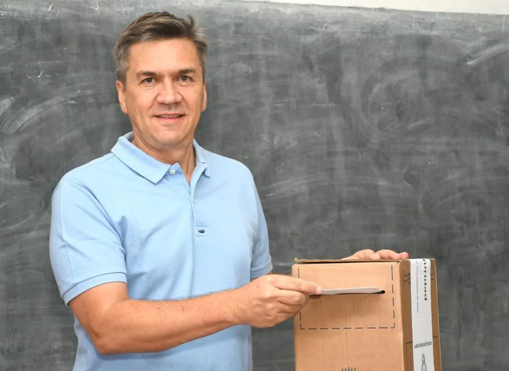 Leandro-Zdero-emite-su-voto-en-Resistencia-Chaco