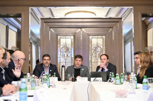 Axel-Kicillof-representantes-de-fondos-de-inversion-26-09-23-01