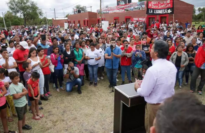 Entrega-de-viviendas-Movimiento-Popular-Dario-Santillan-19-11-12-01